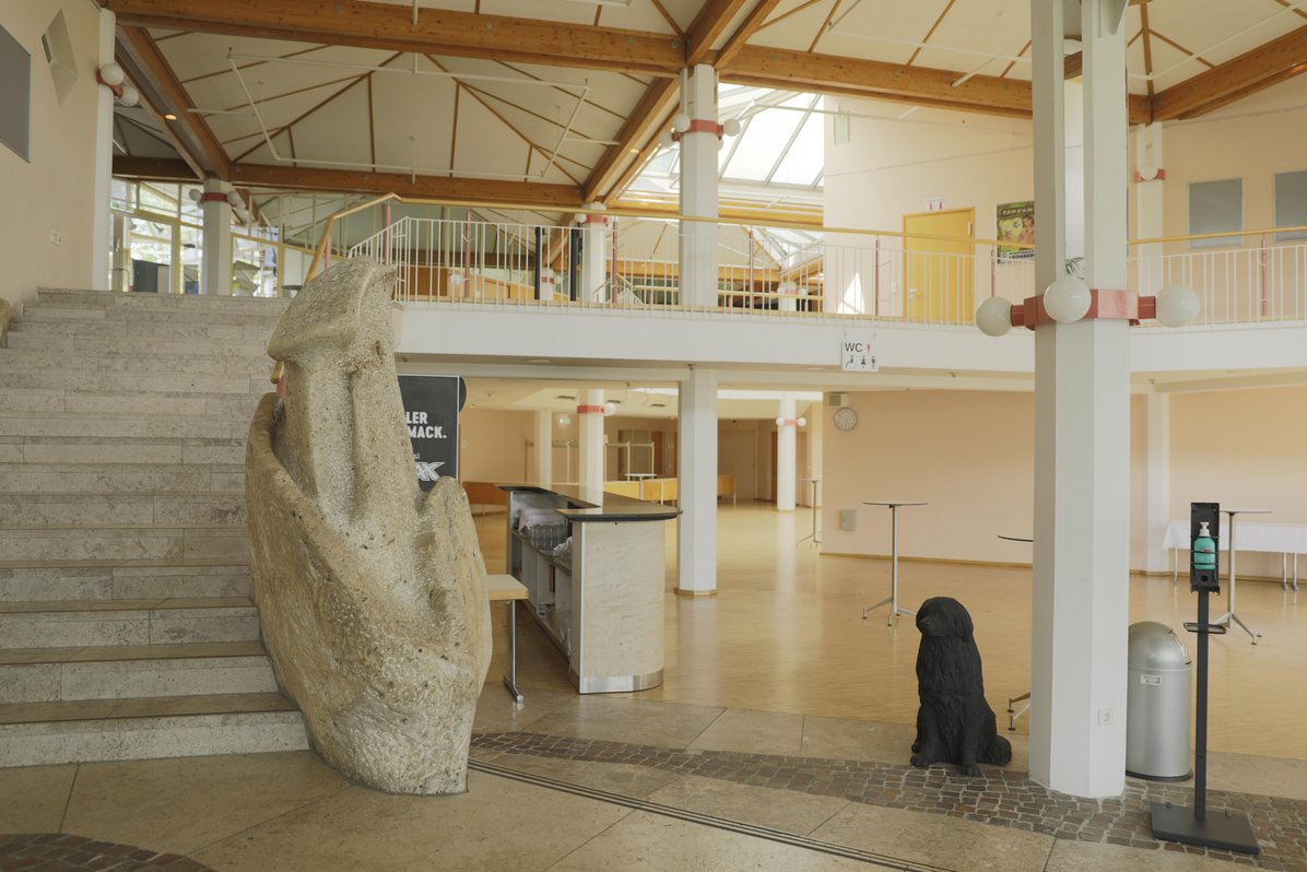 Foyer mit Treppen nach oben